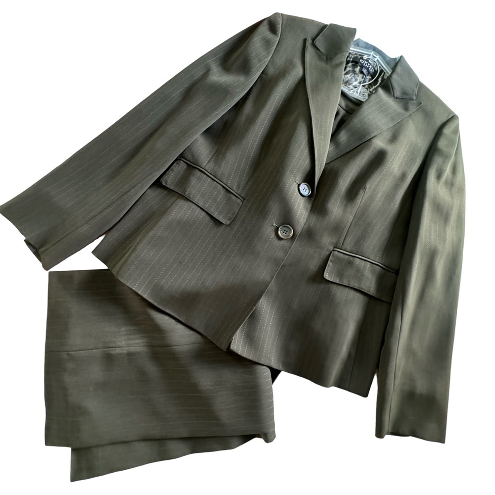 Kasper Two Piece Pant Suit, Size 12, Olive Green